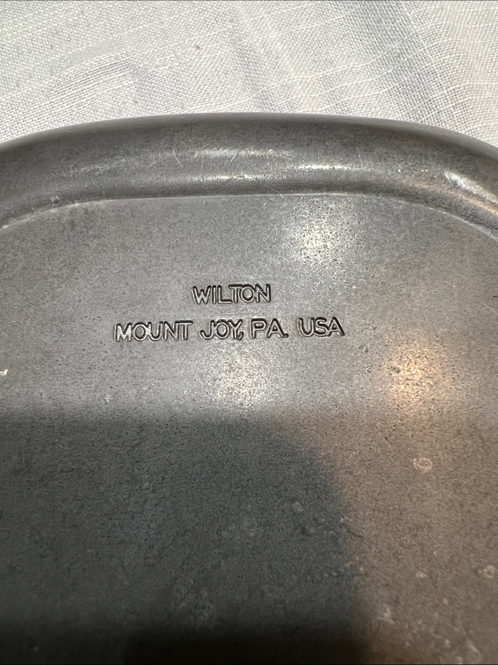 Vintage Wilton Pewter-Tone Molded Baking Pan - Gray Finish - Picture 2 of 6